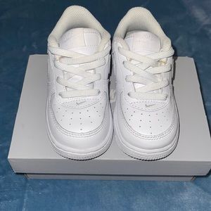 White Nike Uptown’s